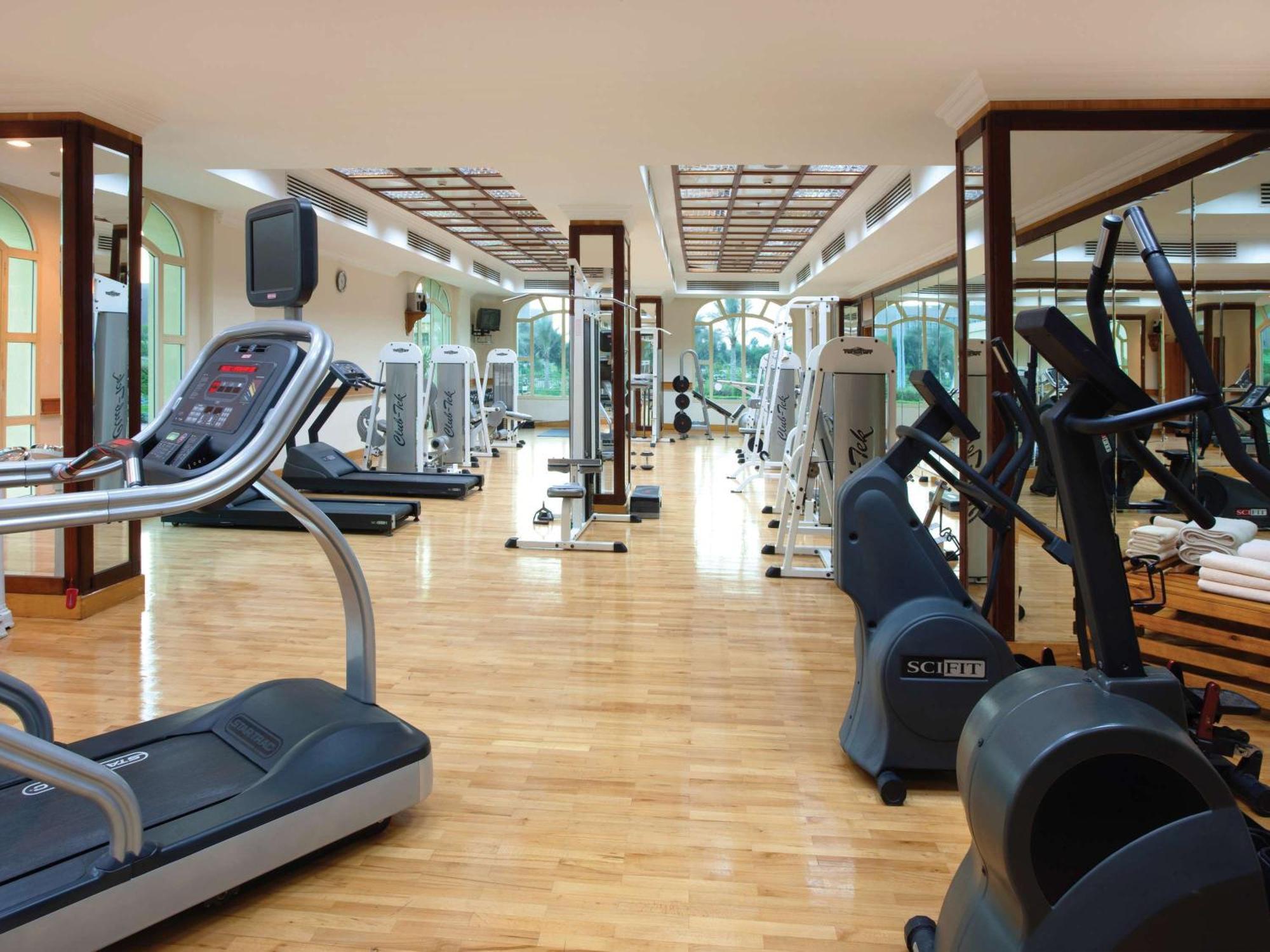 Moevenpick Hotel Cairo - Media City Giza Exterior foto The gym at the Taj Bengal